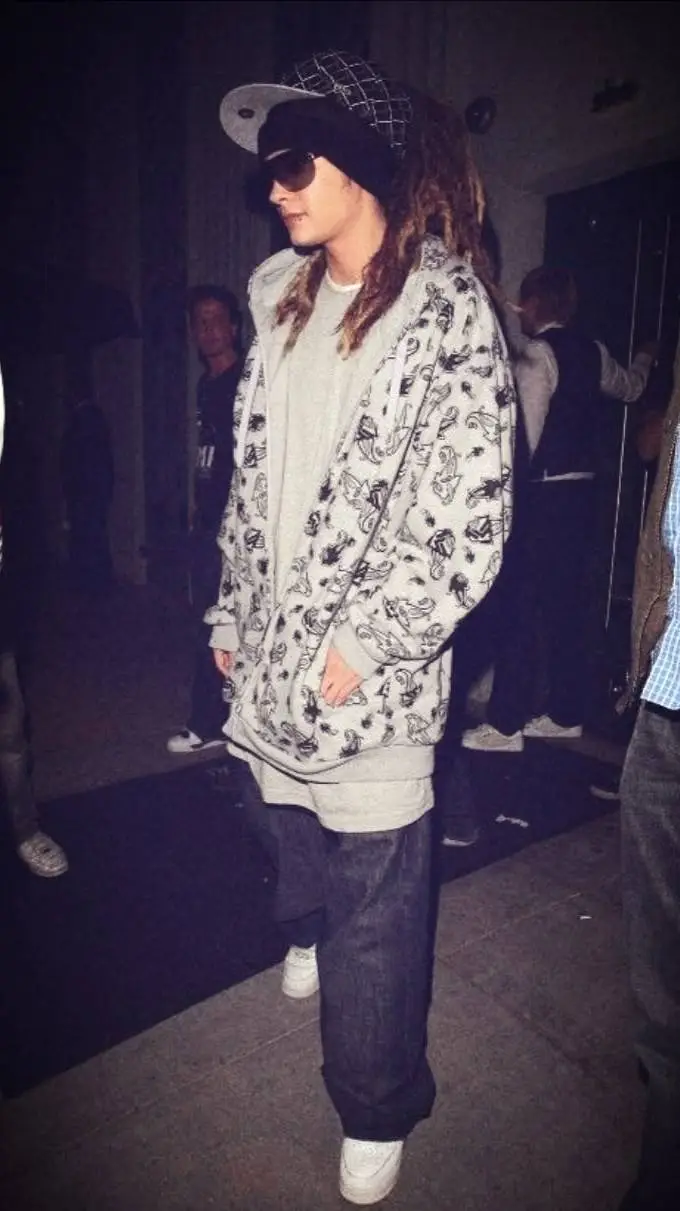 ai character: tom Kaulitz background