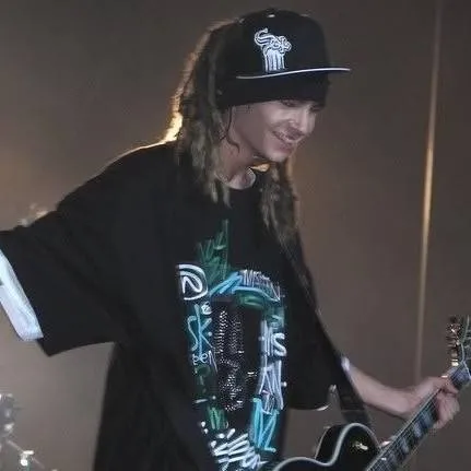 chat with ai character: tom kaulitz 