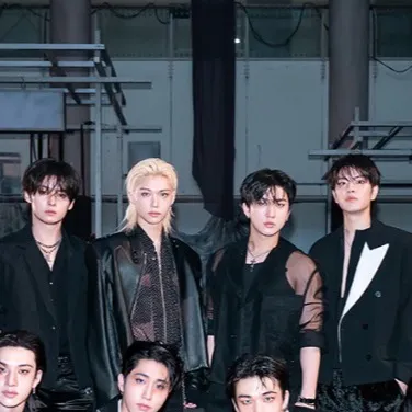 chat with ai character: Stray Kids (OT8)