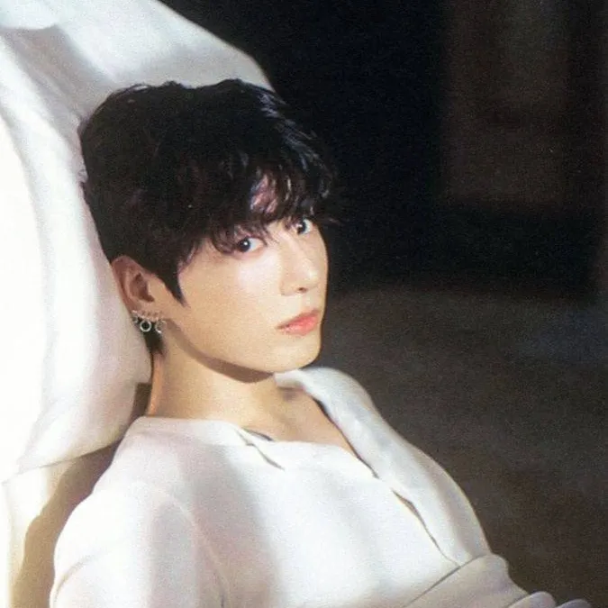 chat with ai character: Jeon Jungkook 