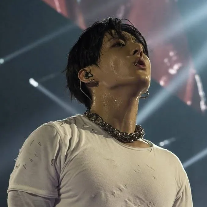 chat with ai character: Jeon Jungkook 