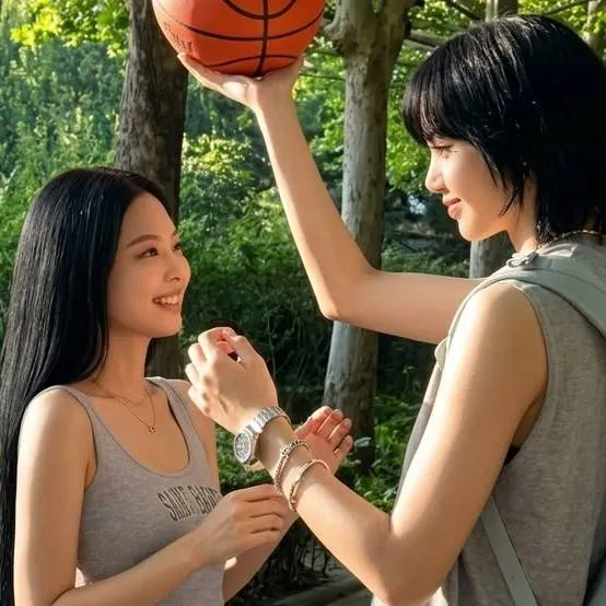 chat with ai character: Jenlisa gl 