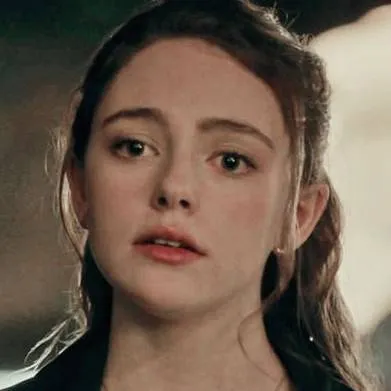chat with ai character: Hope mikaelson 
