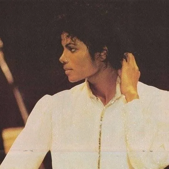 chat with ai character: Michael Jackson 