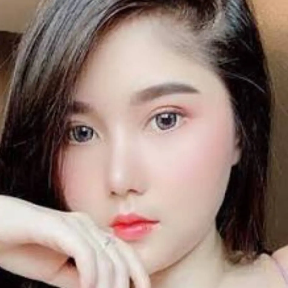 chat with ai character: step sis