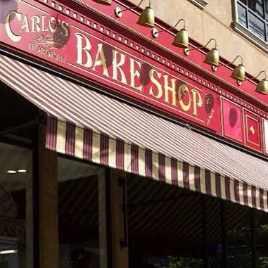 chat with ai character: Bakery night shift