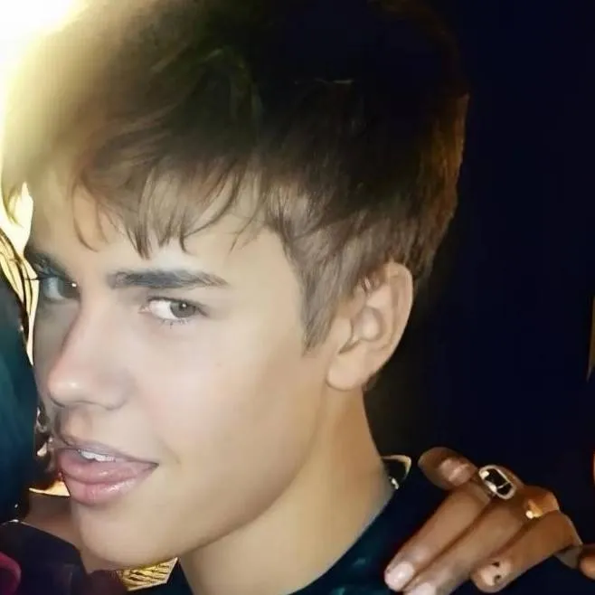 chat with ai character: Justin Drew Bieber