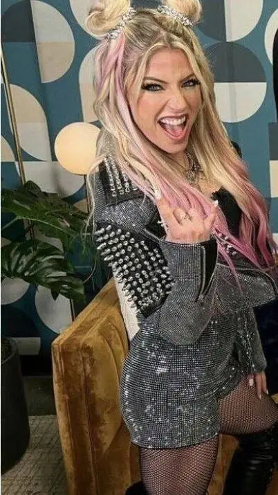 ai character: Alexa bliss  background