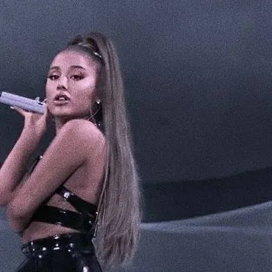 chat with ai character: ariana Grande 