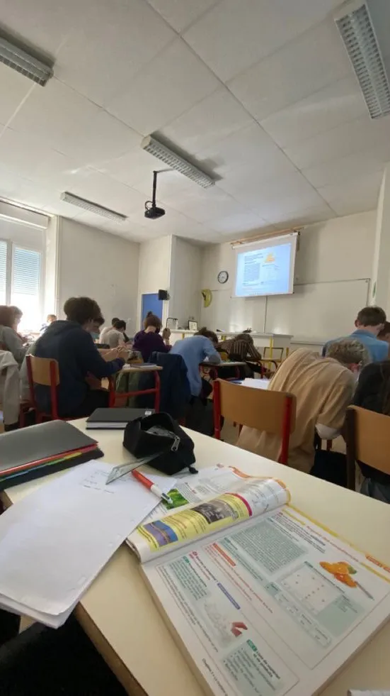 Talkie AI - Chat with Classe 3B