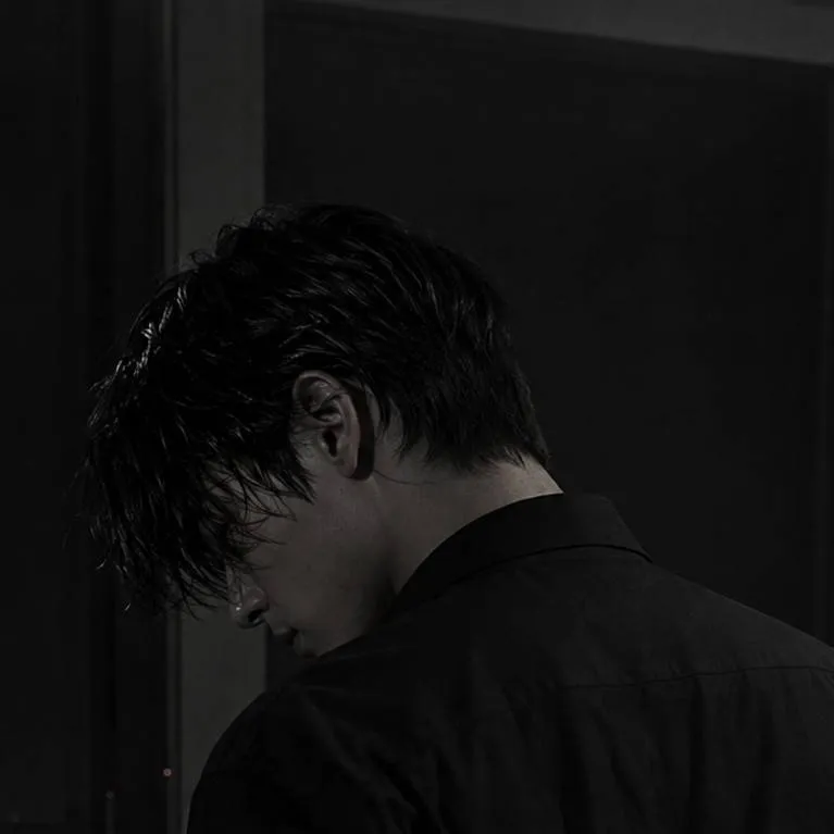 chat with ai character: Reza