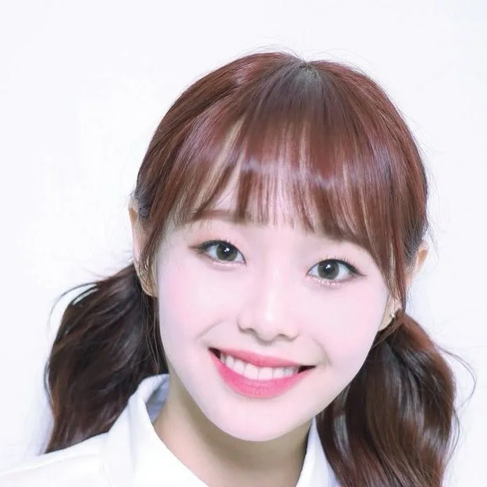 chat with ai character: Chuu