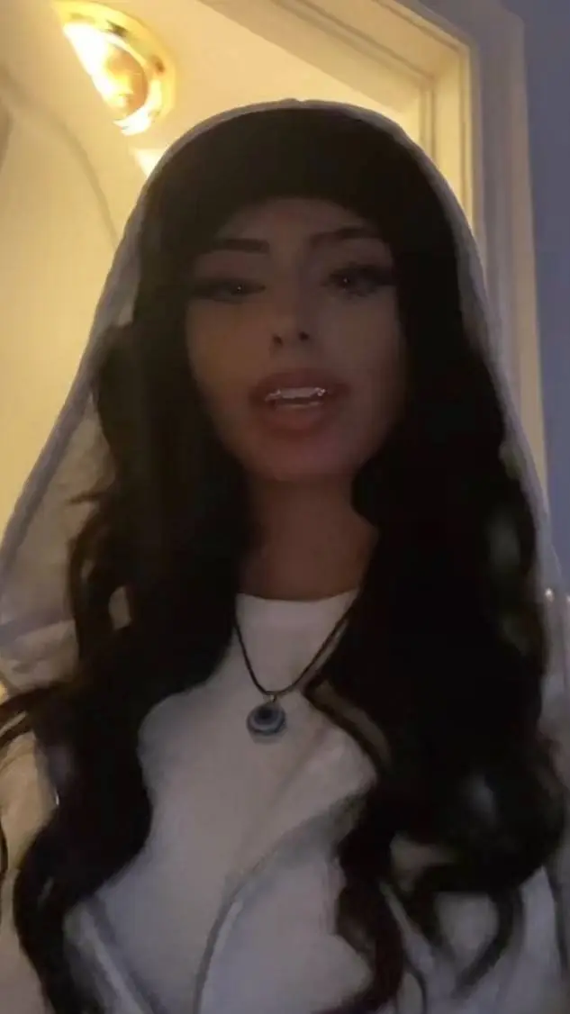 ai character: Lexi 🏳️‍⚧️ background