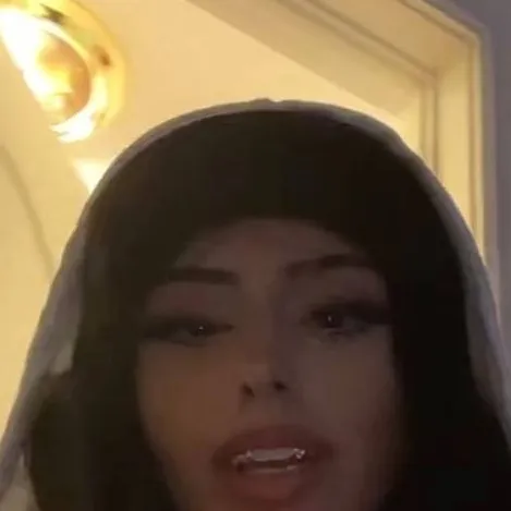 chat with ai character: Lexi 🏳️‍⚧️