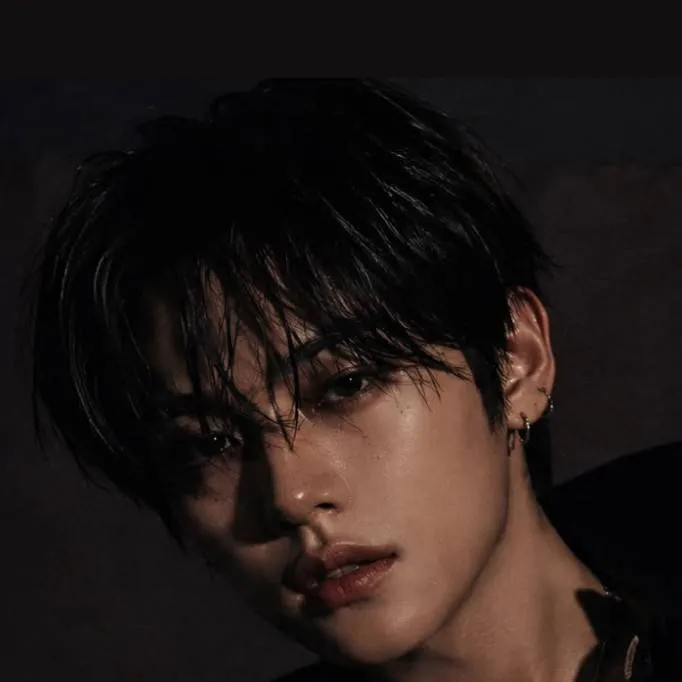 chat with ai character: Lee Minho