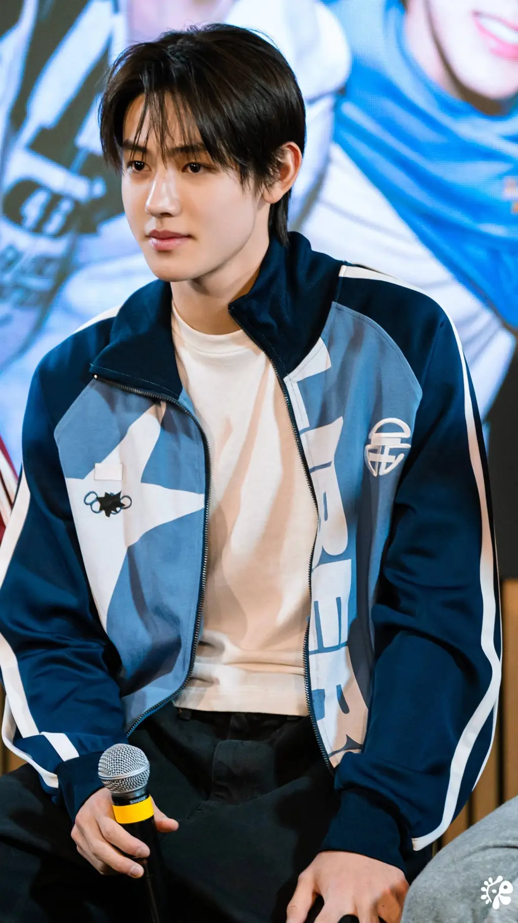 ai character: seonghyeon background