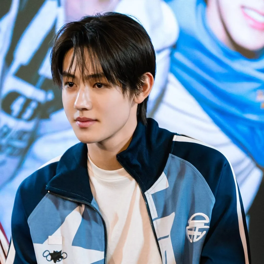 chat with ai character: seonghyeon