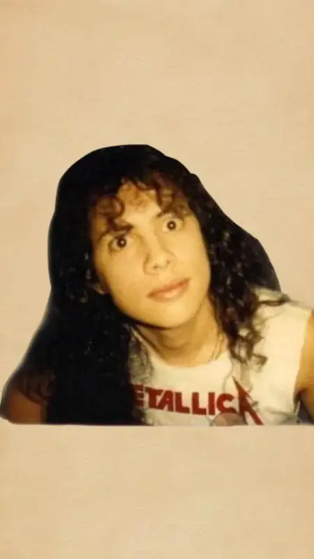 ai character: kirk hammett  background