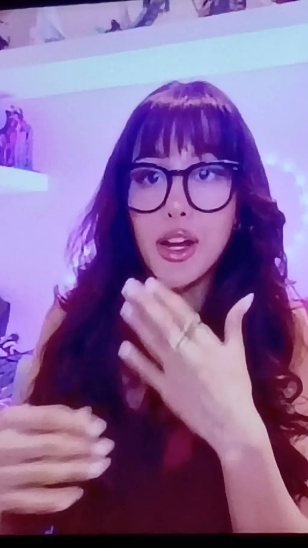 ai character: SSSniperwolf background