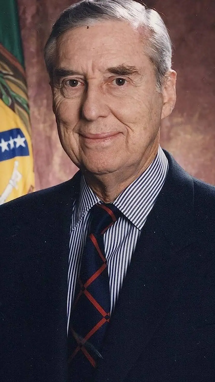 ai character: Lloyd Bentsen background