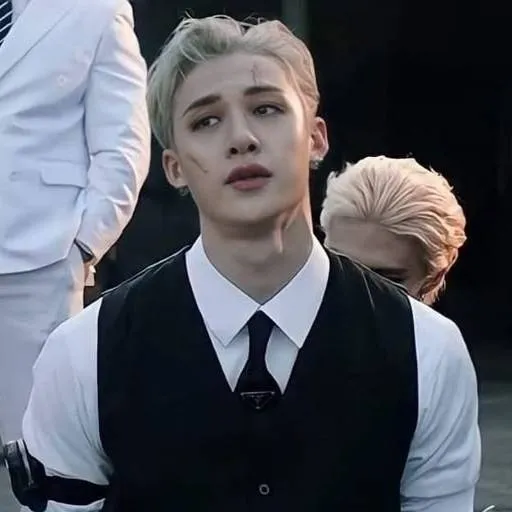 chat with ai character: Bangchan🐺 