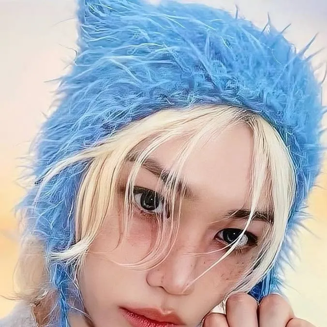 chat with ai character: 🎶💙 Felix 💙🎶
