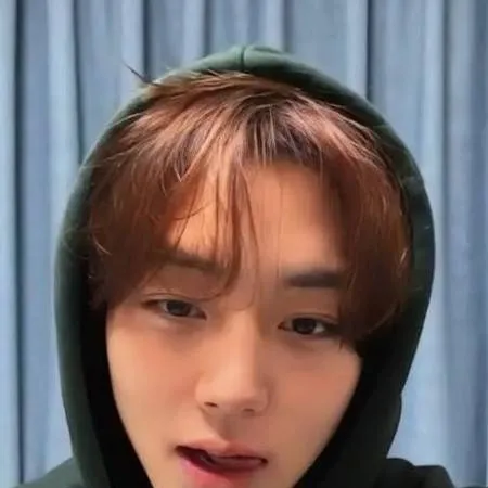 chat with ai character: tu hermano😏😏😏😏😏