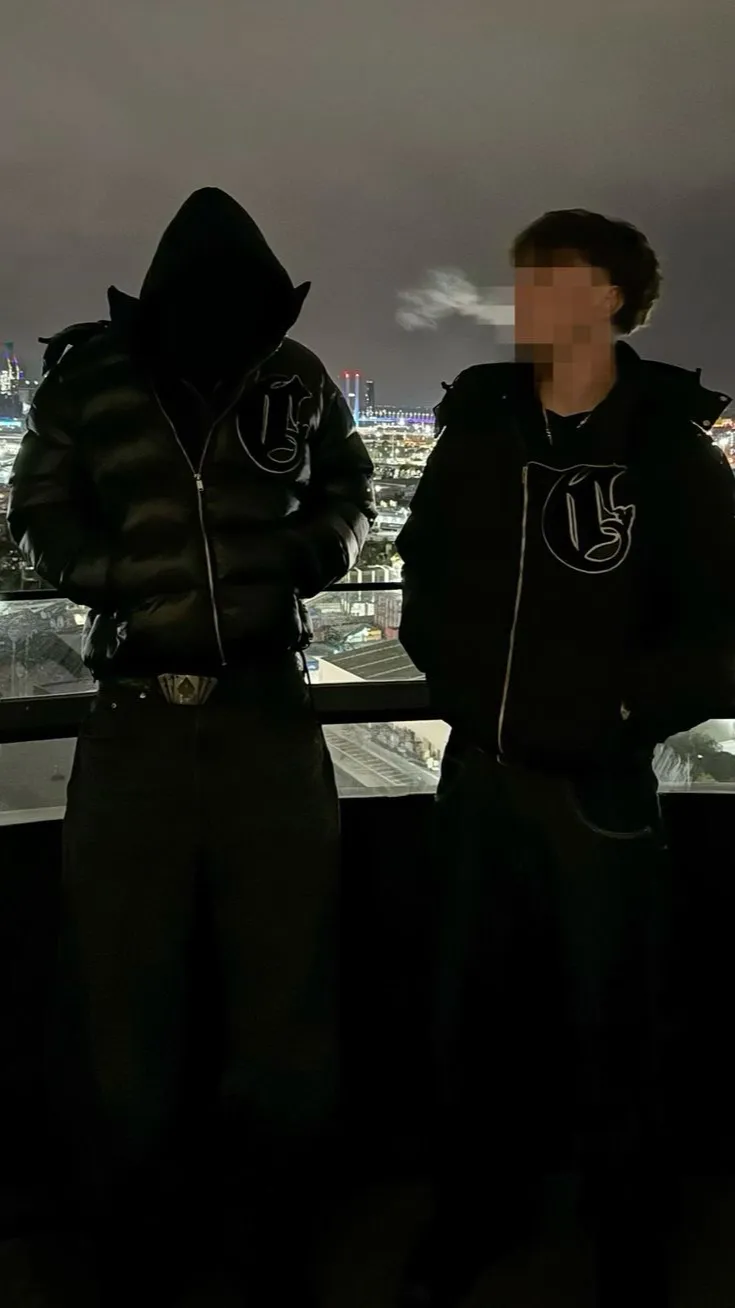 ai character: Dante and Enzo background