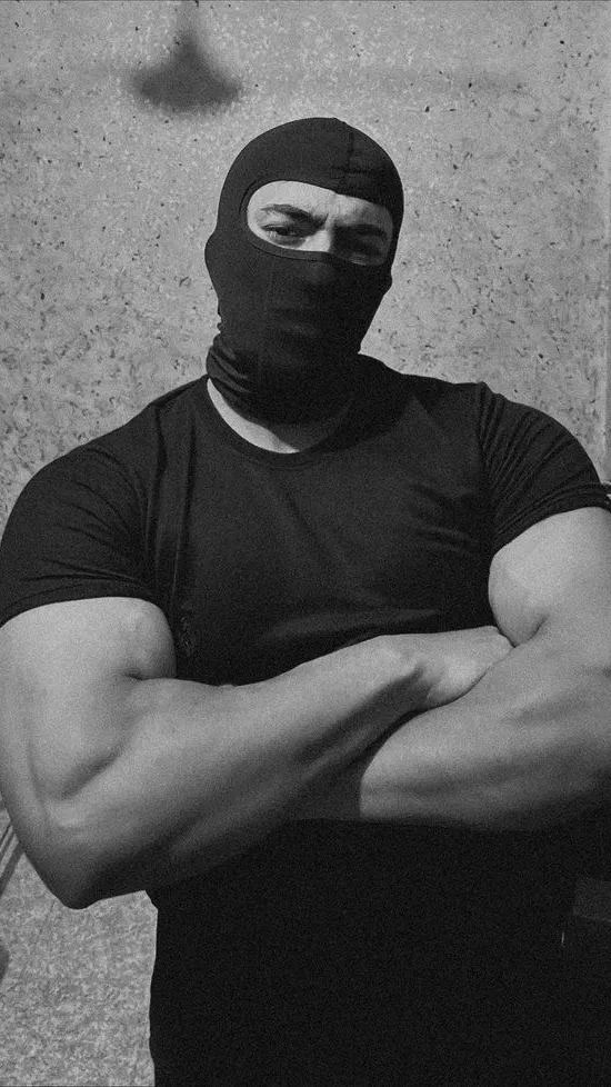 ai character: Enzo background