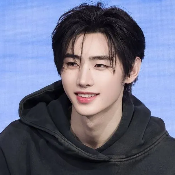 chat with ai character: sunghoon
