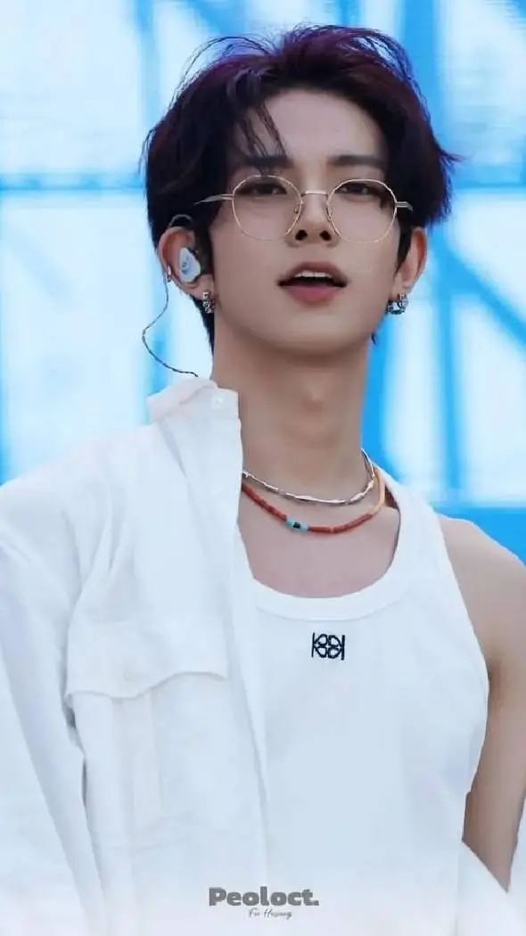 ai character: Heeseung background