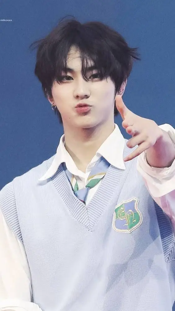 ai character: Jungwoo background
