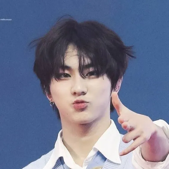 chat with ai character: Jungwoo