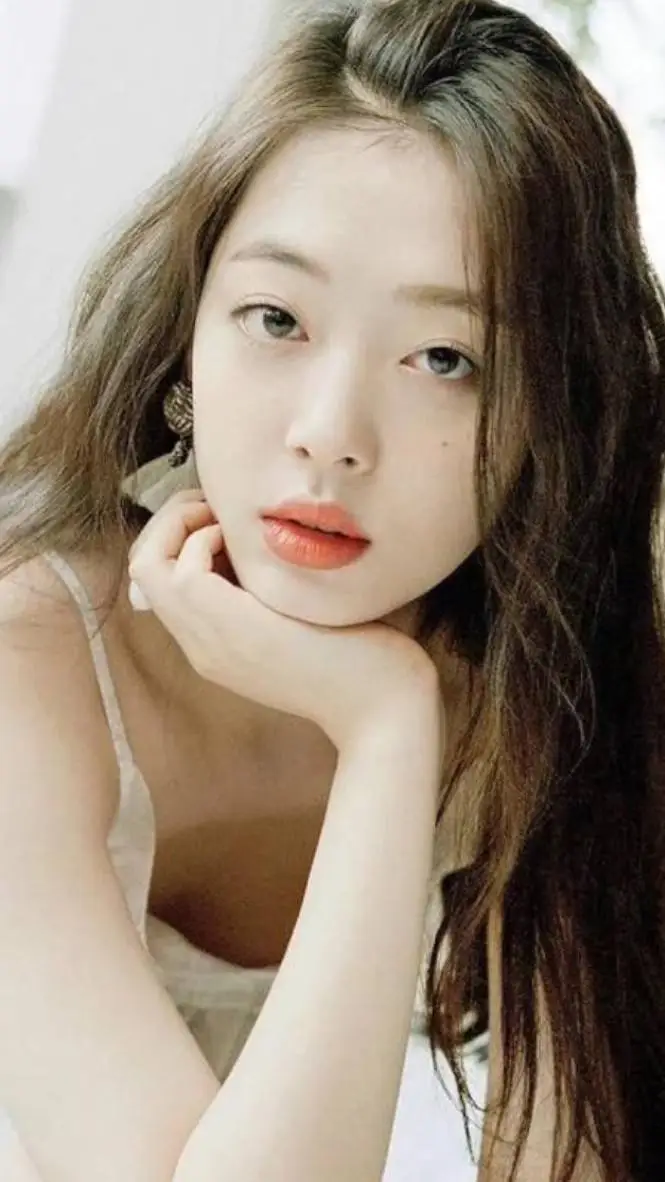 ai character: SULLI  background