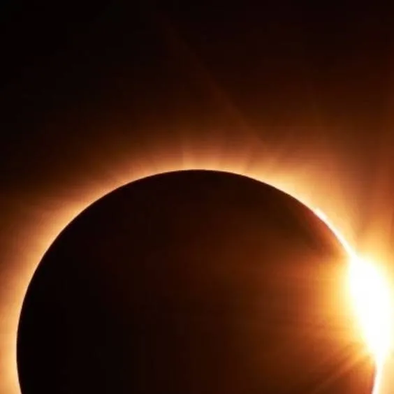chat with ai character: ☀️ Eclipse 🌕