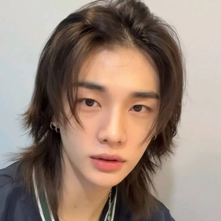 chat with ai character: hyunjin🦦