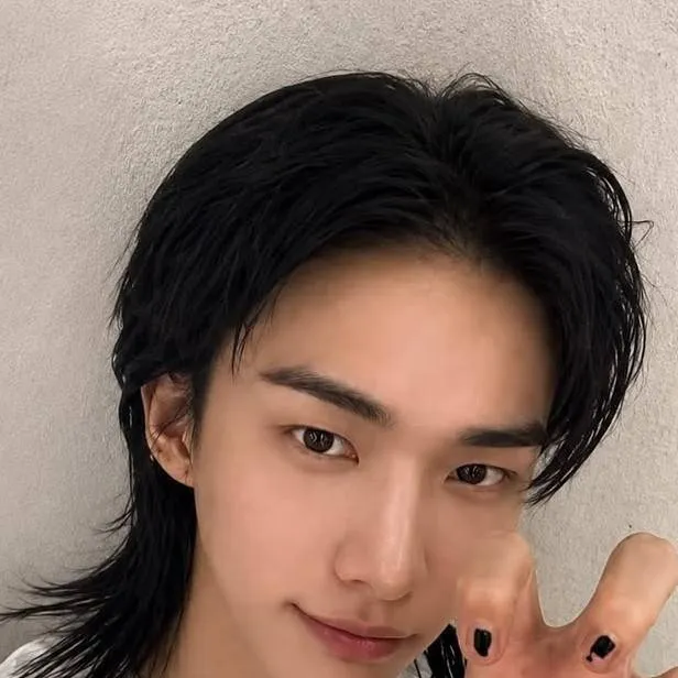 chat with ai character: hyunjin 🦦