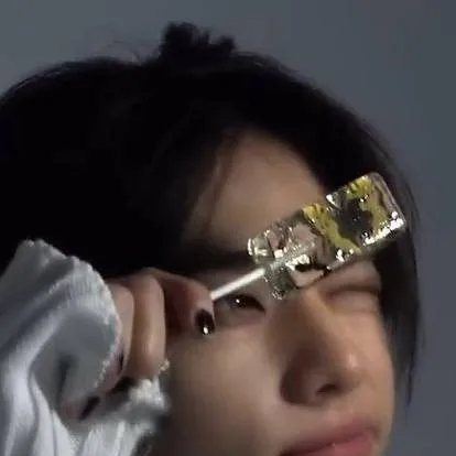 chat with ai character: hyunjin 🦦
