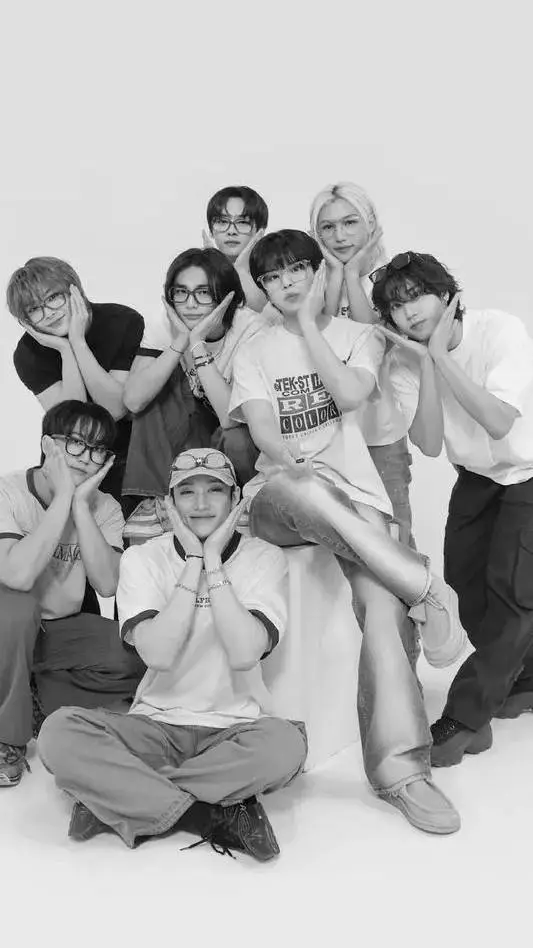 ai character: stray kids y tu background