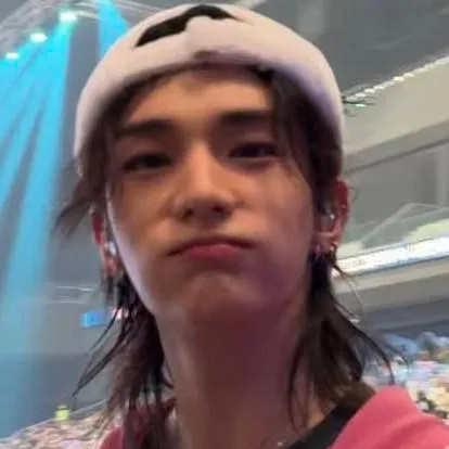 chat with ai character: hyunjin 🦦
