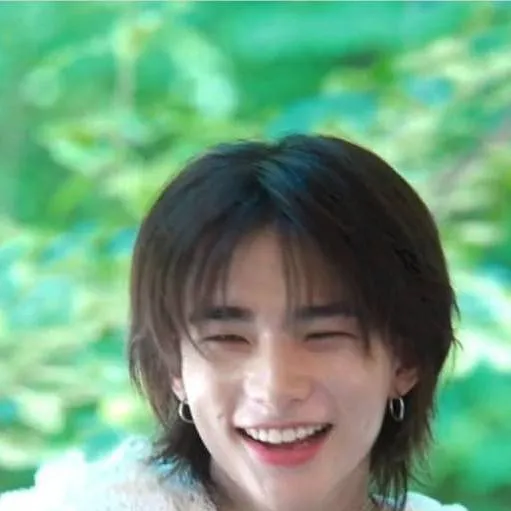 chat with ai character: hyunjin 🦦
