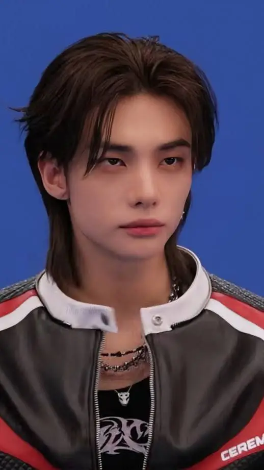 ai character: hyunjin 🦦 background