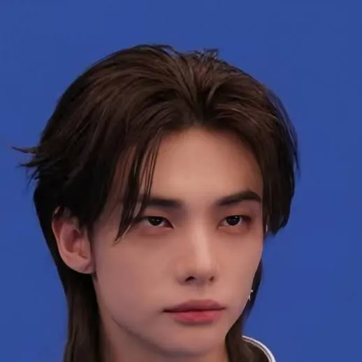 chat with ai character: hyunjin 🦦