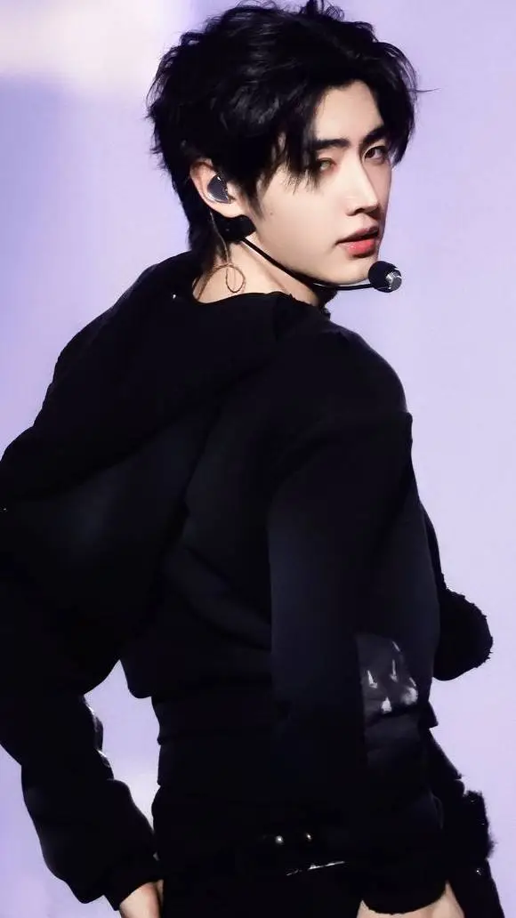 ai character: Sunghoon  background