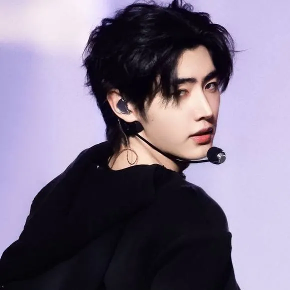 chat with ai character: Sunghoon 