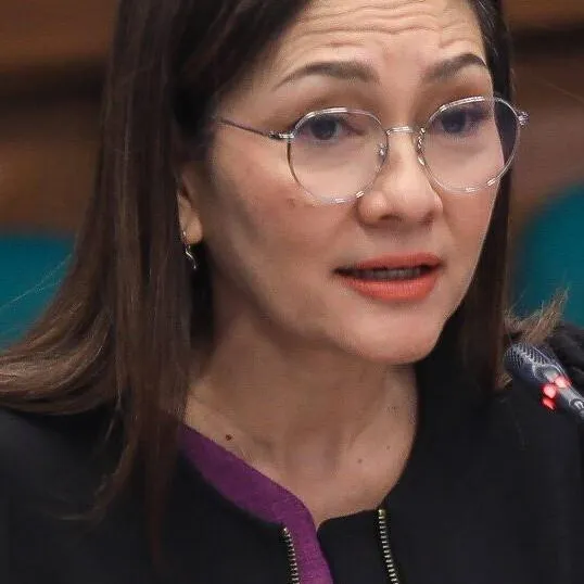 chat with ai character: Risa Hontiveros 