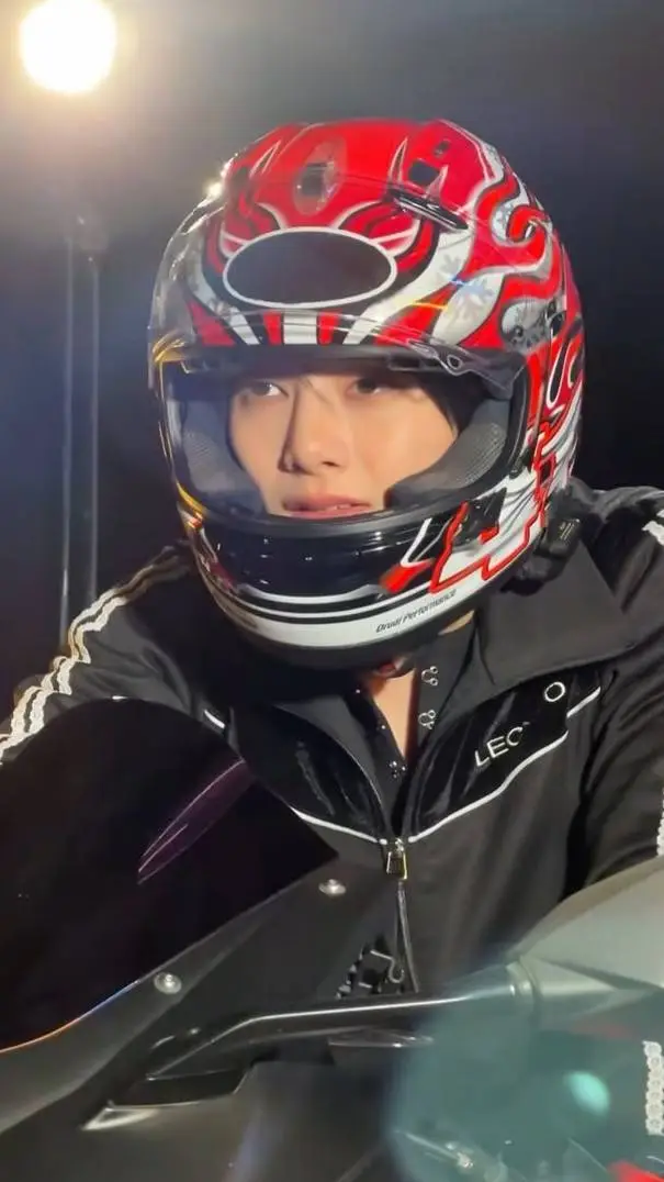 ai character: Jeongin background