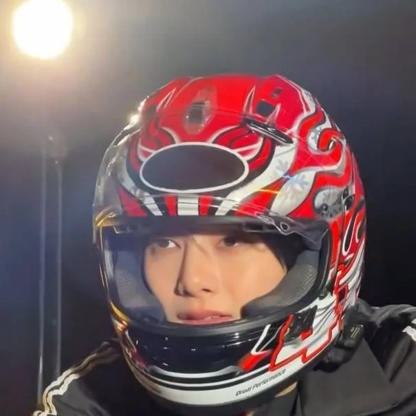 chat with ai character: Jeongin