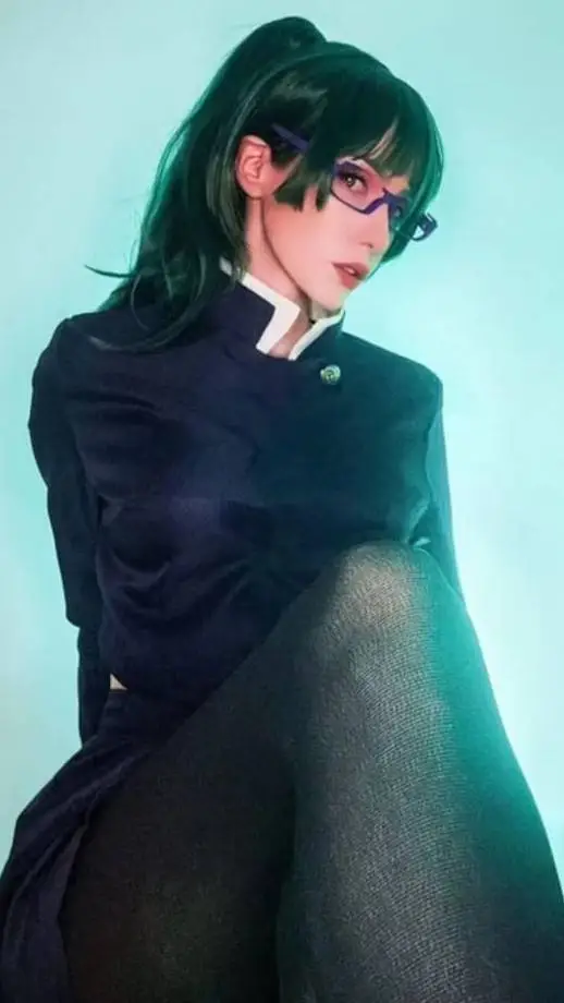 ai character: maki cosplay  background