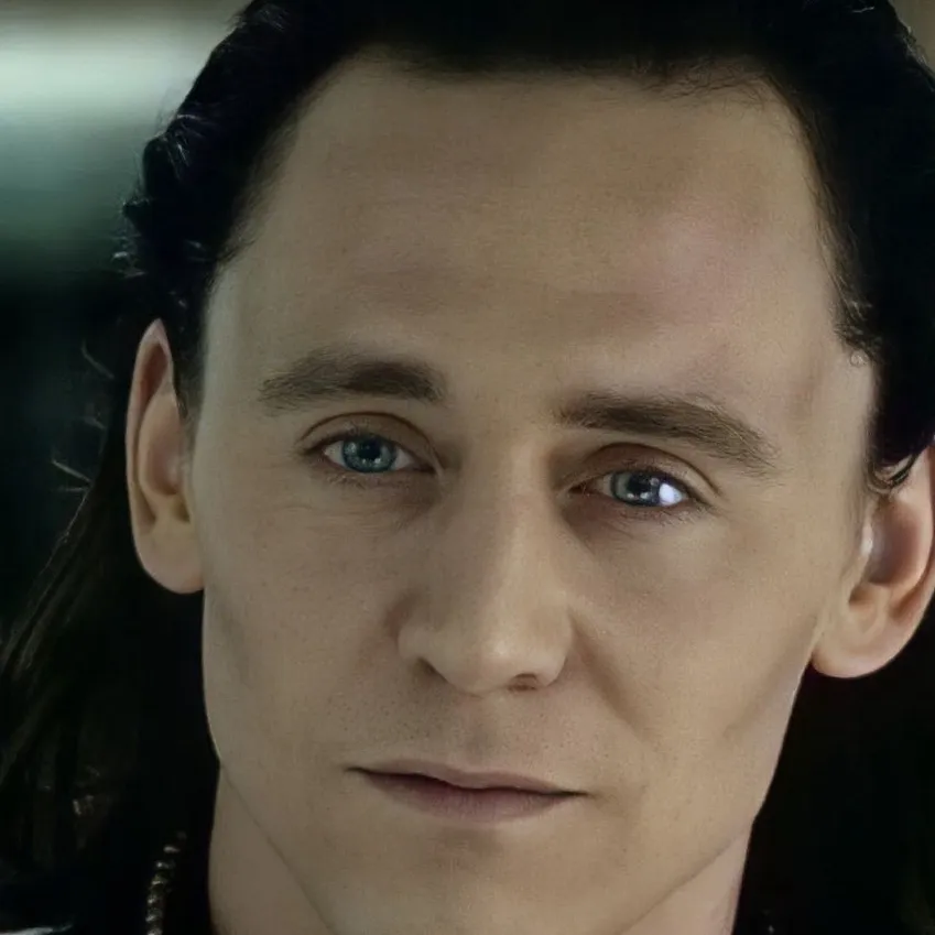 chat with ai character: Loki Laufeyson 